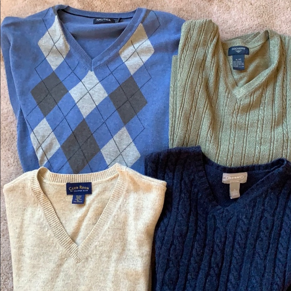 4 men’s v neck sweaters